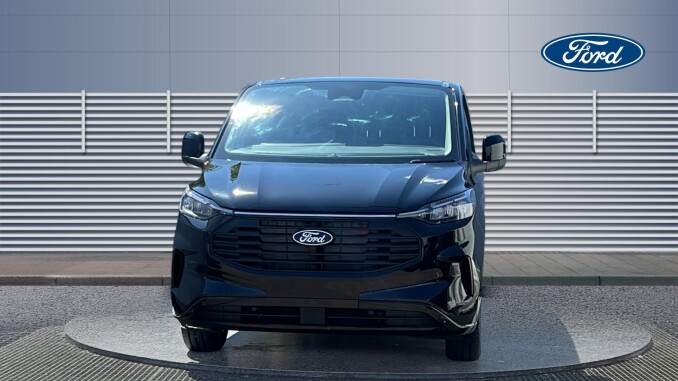 Ford Transit Custom 320 L1 Diesel Fwd 2.0 EcoBlue 170ps H1 Double Cab Van Limited Auto - Image 3